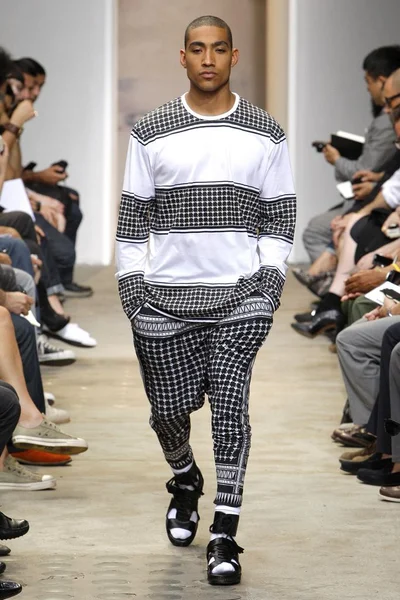 Look 22